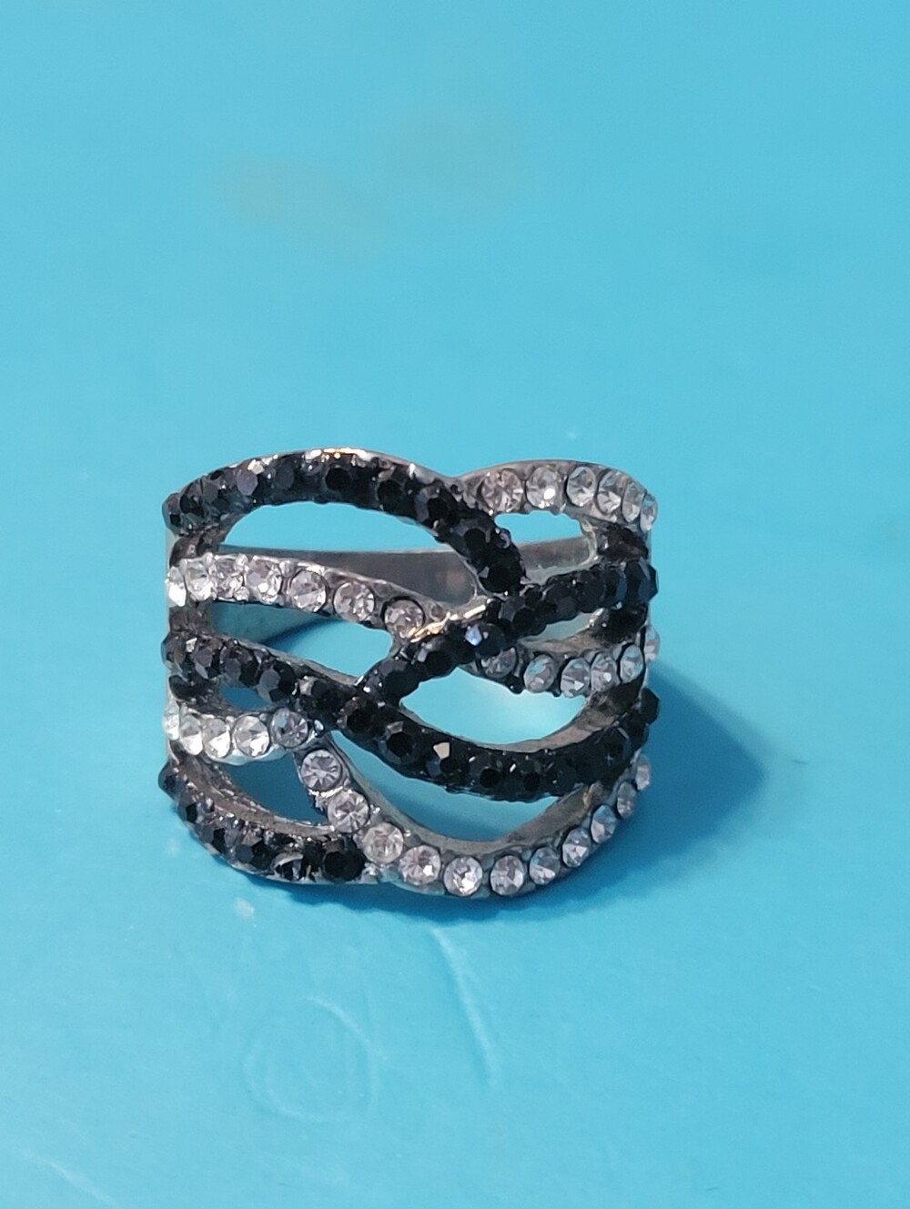 Gorgeous Ring Size 6